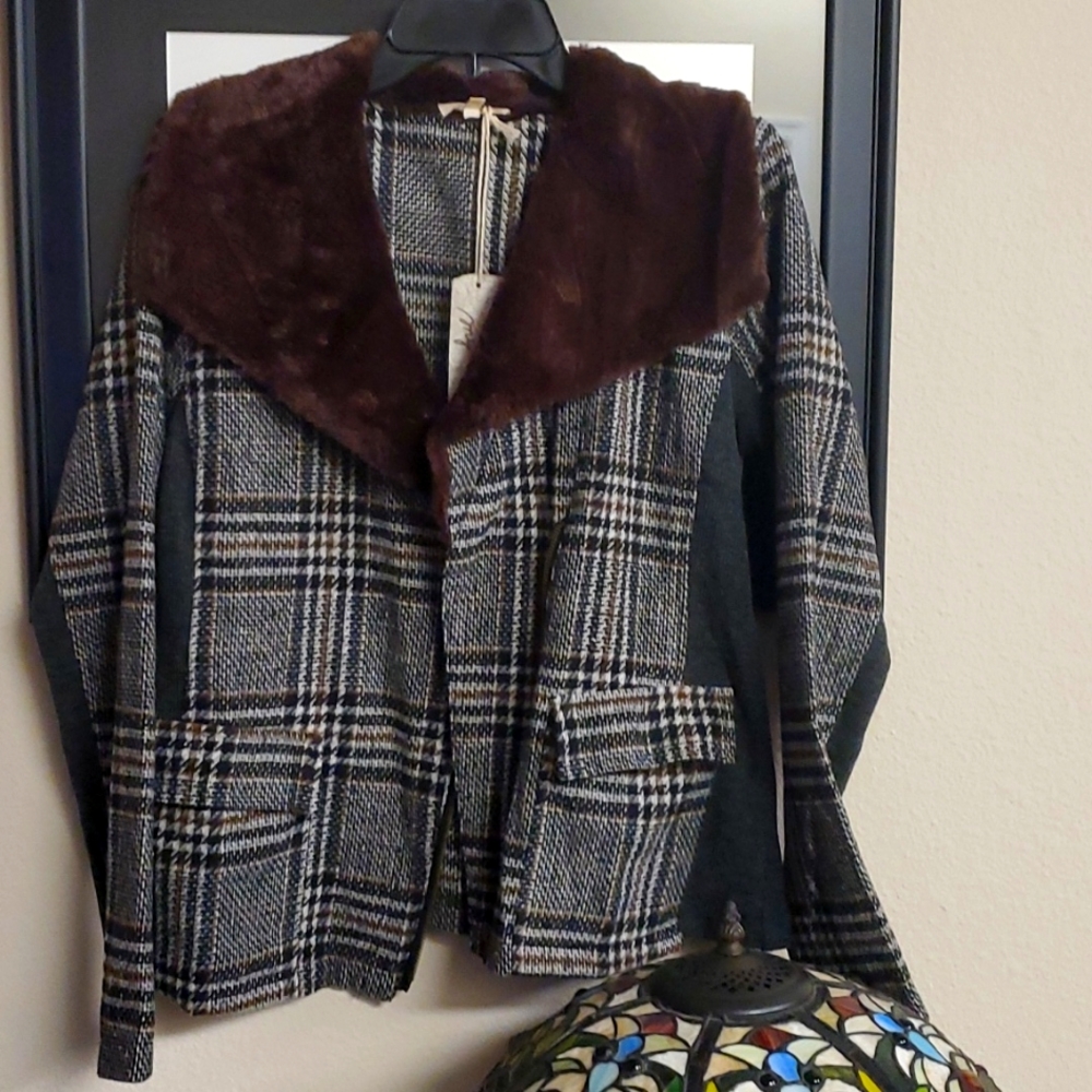 NEW.Plaid and Brown Faux Fur collar zip front jacket. Mid hip length. Size M.